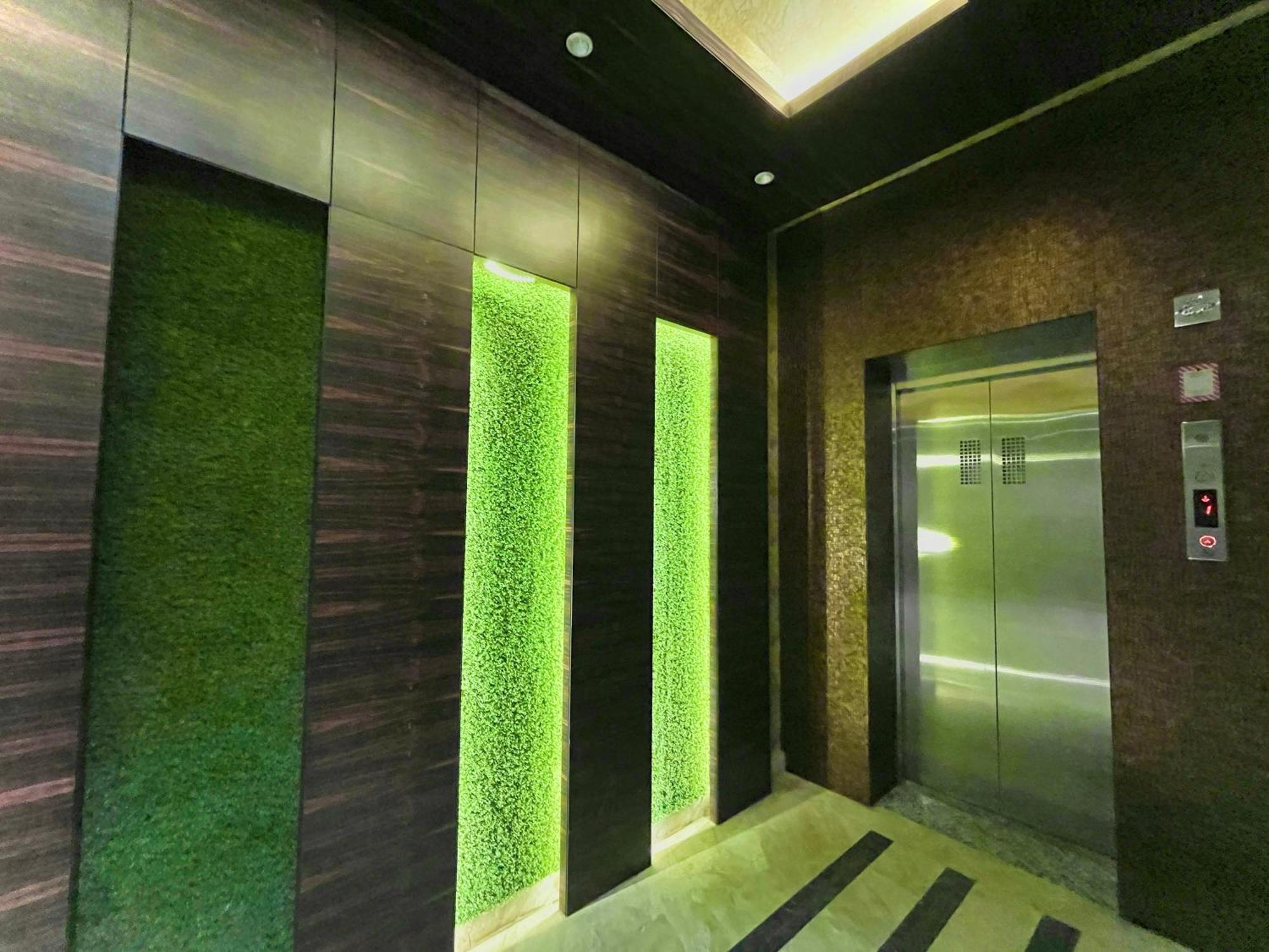 Hotel Kuber Palace ! Puri Near-Sea-Beach-And-Temple Fully-Air-Conditioned-Hotel With-Lift-And-Parking-Facility מראה חיצוני תמונה