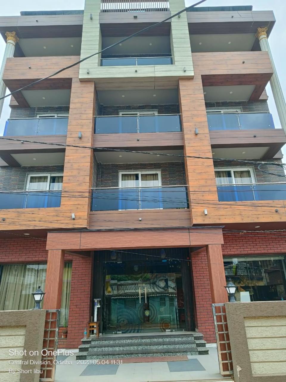 Hotel Kuber Palace ! Puri Near-Sea-Beach-And-Temple Fully-Air-Conditioned-Hotel With-Lift-And-Parking-Facility מראה חיצוני תמונה