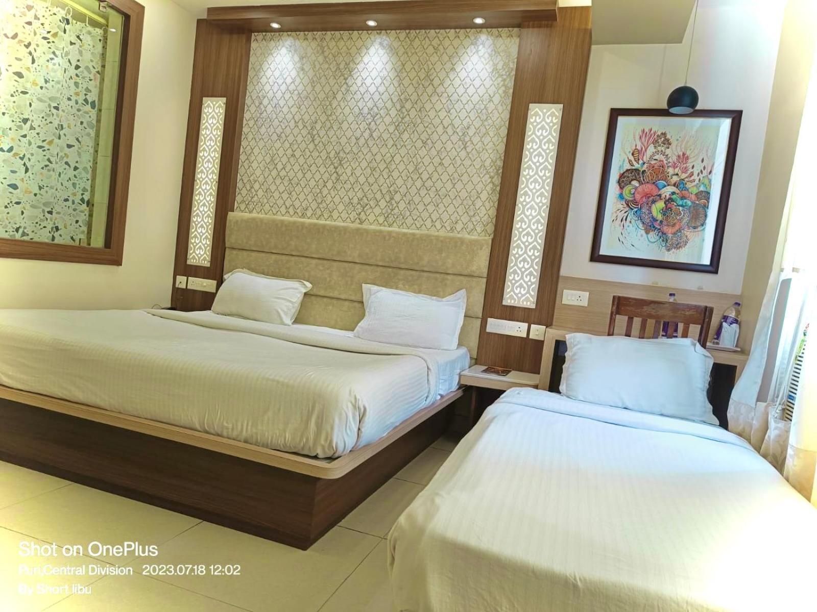 Hotel Kuber Palace ! Puri Near-Sea-Beach-And-Temple Fully-Air-Conditioned-Hotel With-Lift-And-Parking-Facility מראה חיצוני תמונה