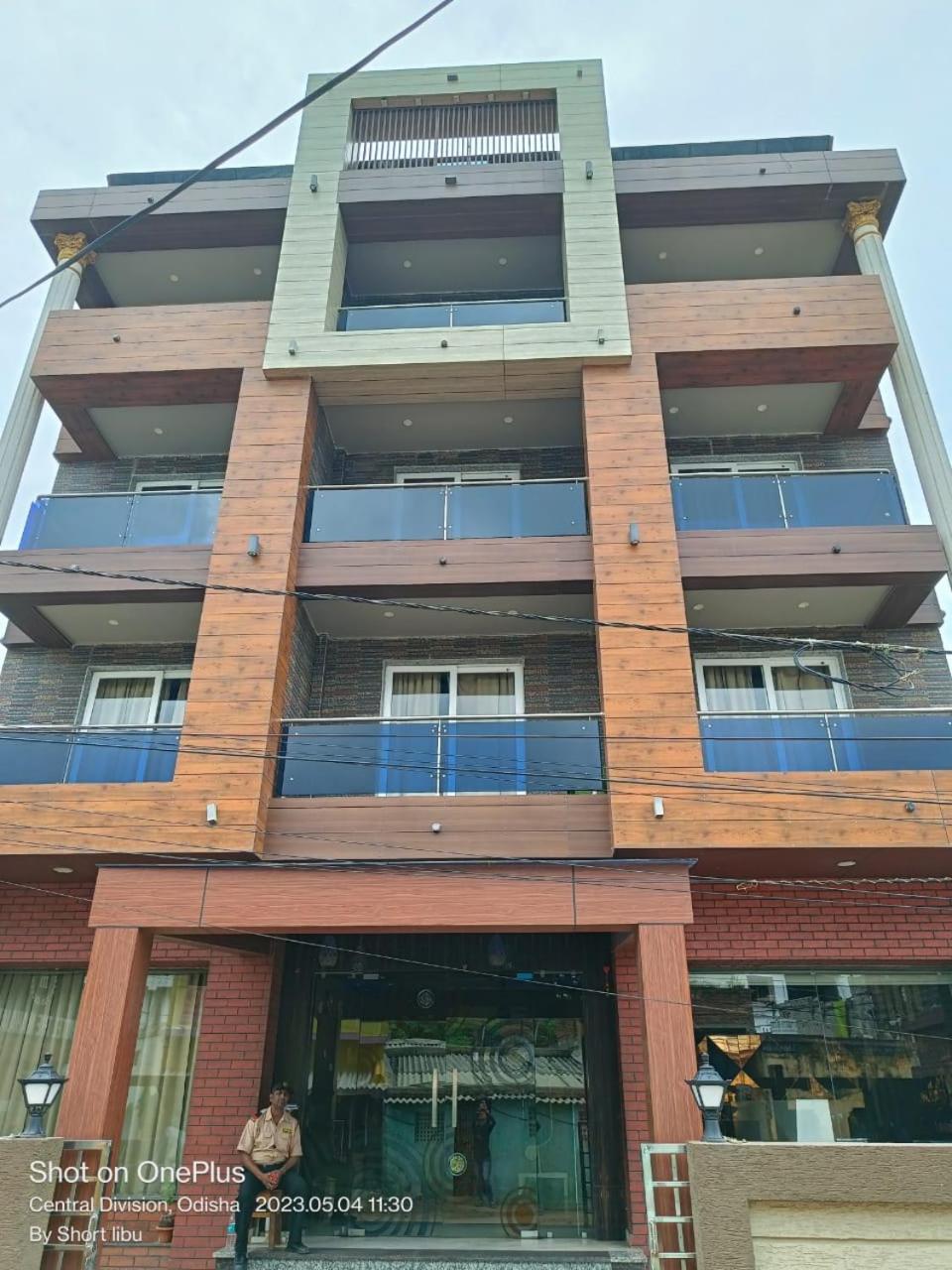 Hotel Kuber Palace ! Puri Near-Sea-Beach-And-Temple Fully-Air-Conditioned-Hotel With-Lift-And-Parking-Facility מראה חיצוני תמונה