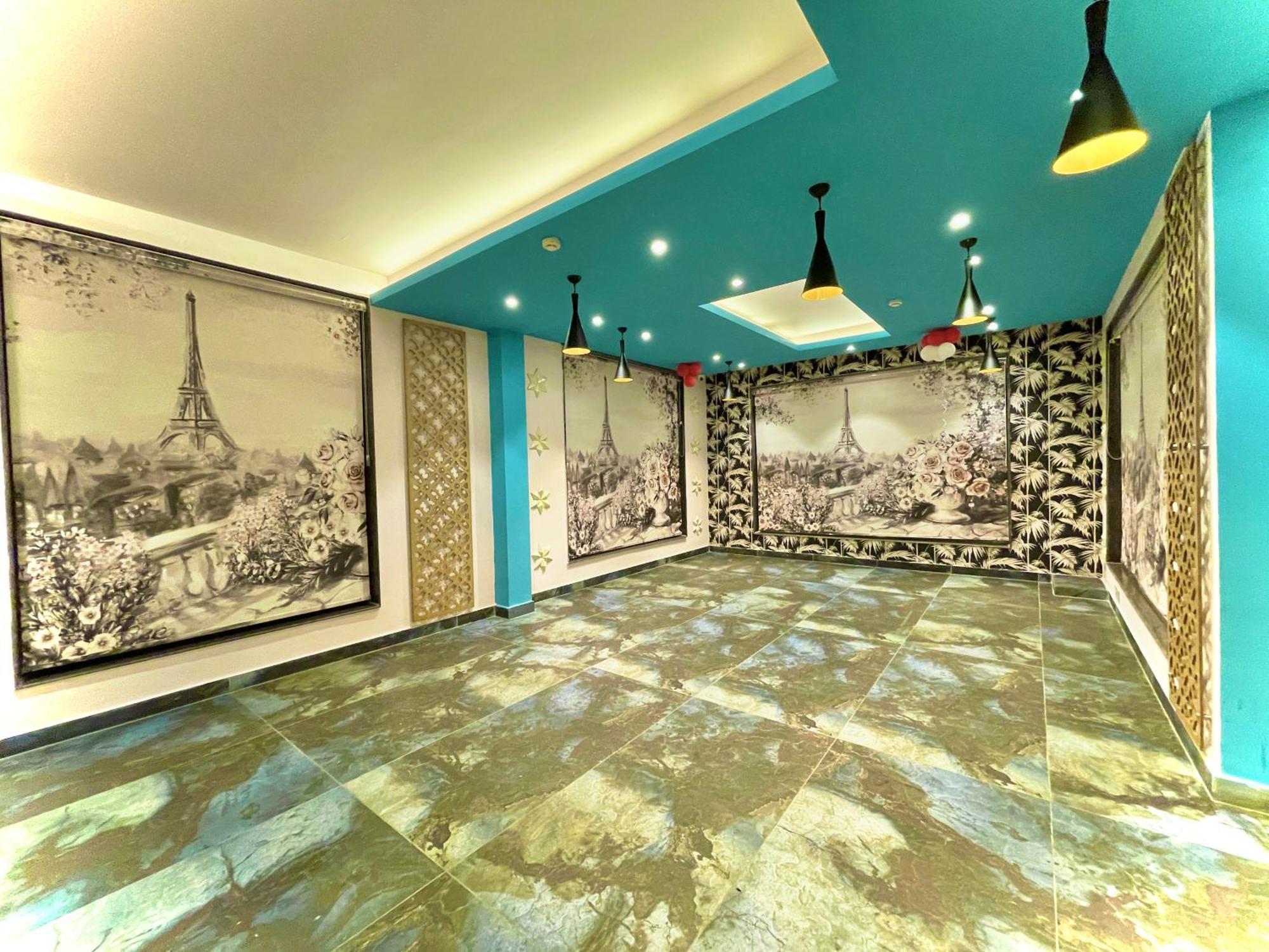 Hotel Kuber Palace ! Puri Near-Sea-Beach-And-Temple Fully-Air-Conditioned-Hotel With-Lift-And-Parking-Facility מראה חיצוני תמונה