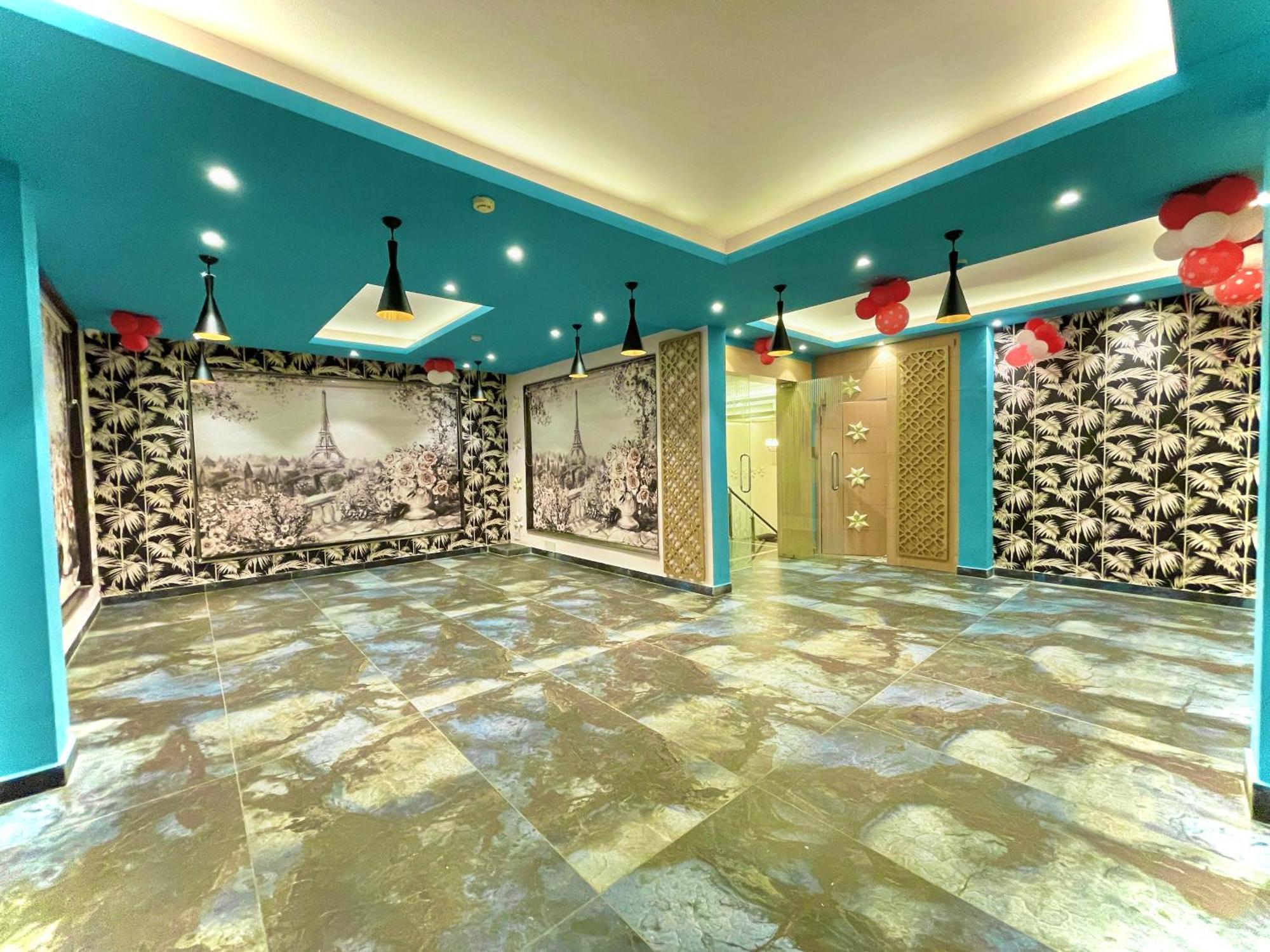 Hotel Kuber Palace ! Puri Near-Sea-Beach-And-Temple Fully-Air-Conditioned-Hotel With-Lift-And-Parking-Facility מראה חיצוני תמונה