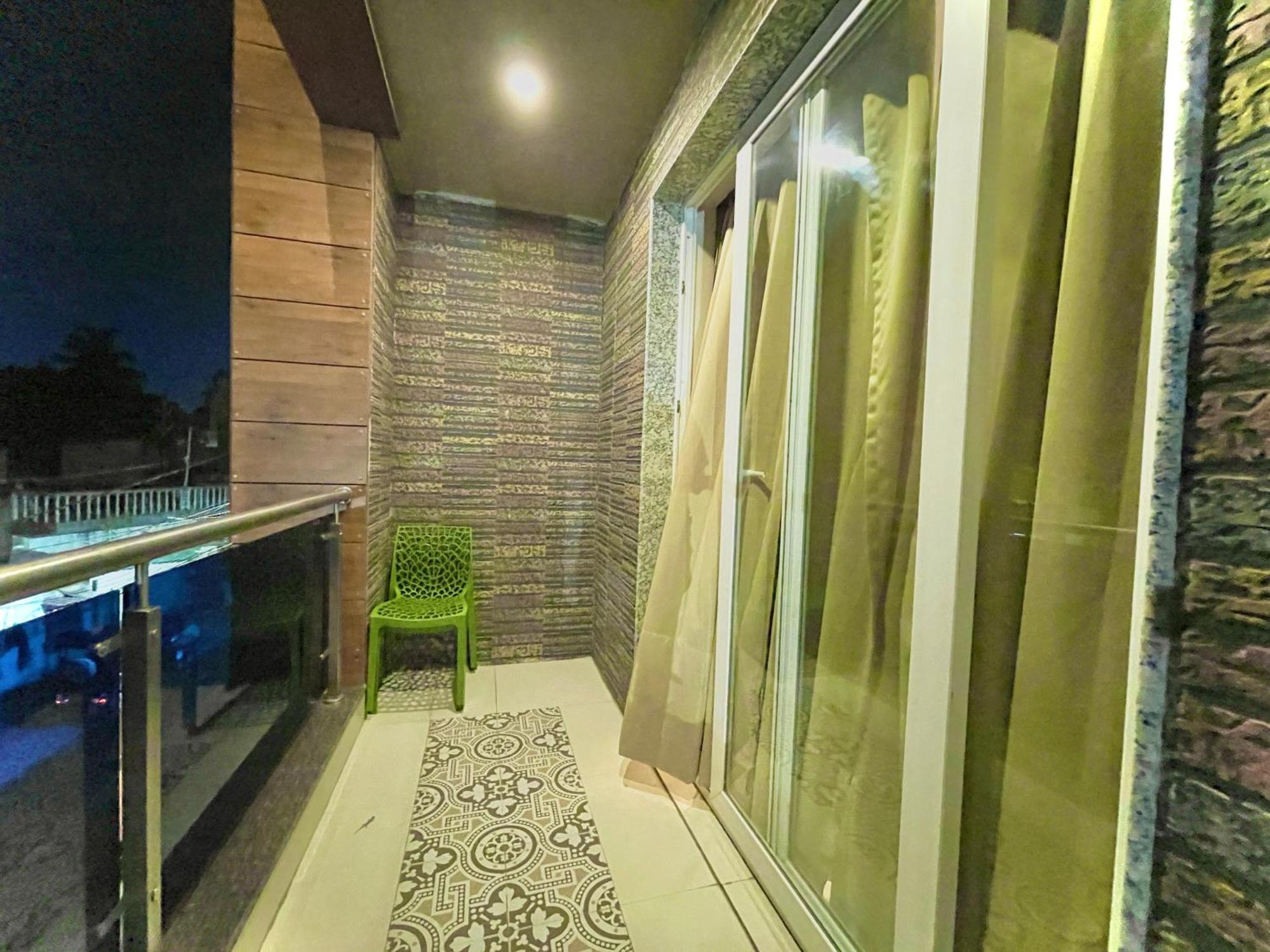 Hotel Kuber Palace ! Puri Near-Sea-Beach-And-Temple Fully-Air-Conditioned-Hotel With-Lift-And-Parking-Facility מראה חיצוני תמונה
