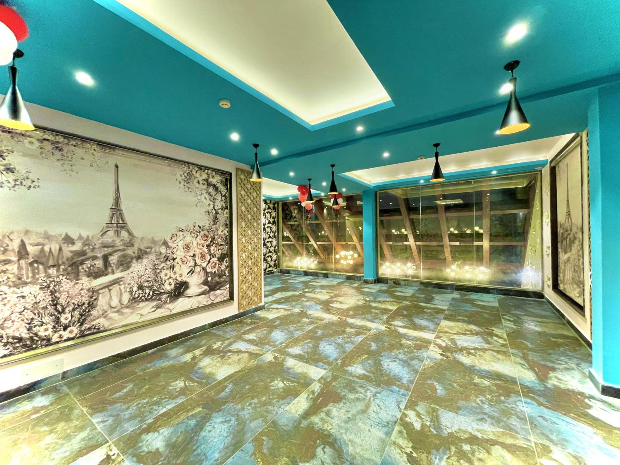 Hotel Kuber Palace ! Puri Near-Sea-Beach-And-Temple Fully-Air-Conditioned-Hotel With-Lift-And-Parking-Facility מראה חיצוני תמונה