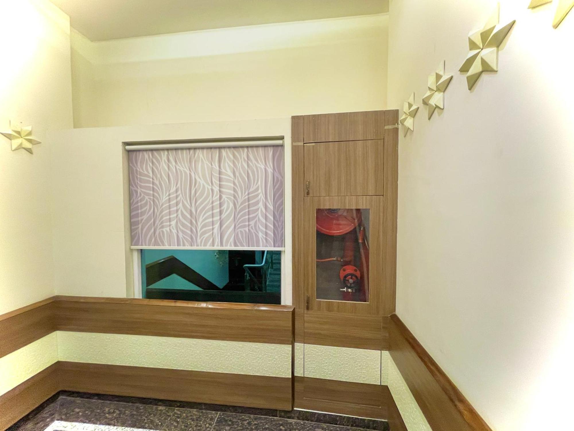 Hotel Kuber Palace ! Puri Near-Sea-Beach-And-Temple Fully-Air-Conditioned-Hotel With-Lift-And-Parking-Facility מראה חיצוני תמונה