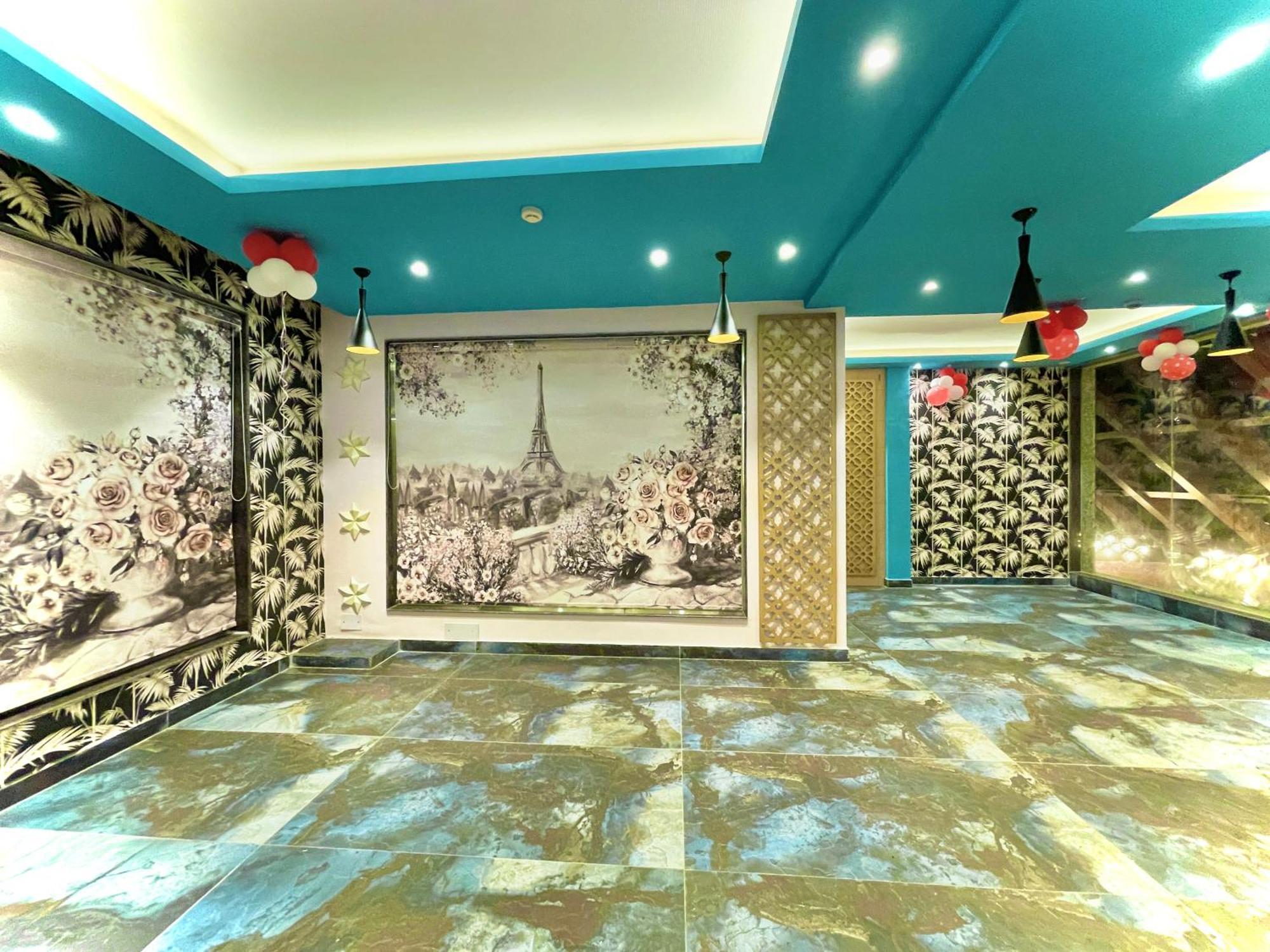 Hotel Kuber Palace ! Puri Near-Sea-Beach-And-Temple Fully-Air-Conditioned-Hotel With-Lift-And-Parking-Facility מראה חיצוני תמונה