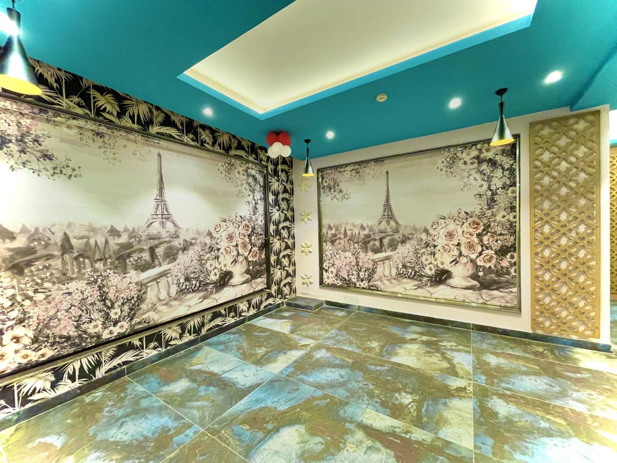 Hotel Kuber Palace ! Puri Near-Sea-Beach-And-Temple Fully-Air-Conditioned-Hotel With-Lift-And-Parking-Facility מראה חיצוני תמונה