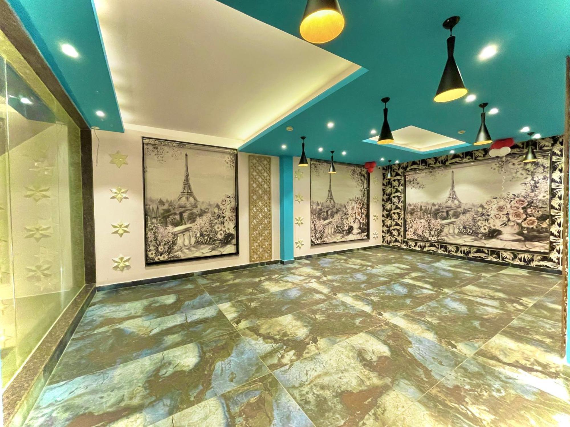 Hotel Kuber Palace ! Puri Near-Sea-Beach-And-Temple Fully-Air-Conditioned-Hotel With-Lift-And-Parking-Facility מראה חיצוני תמונה